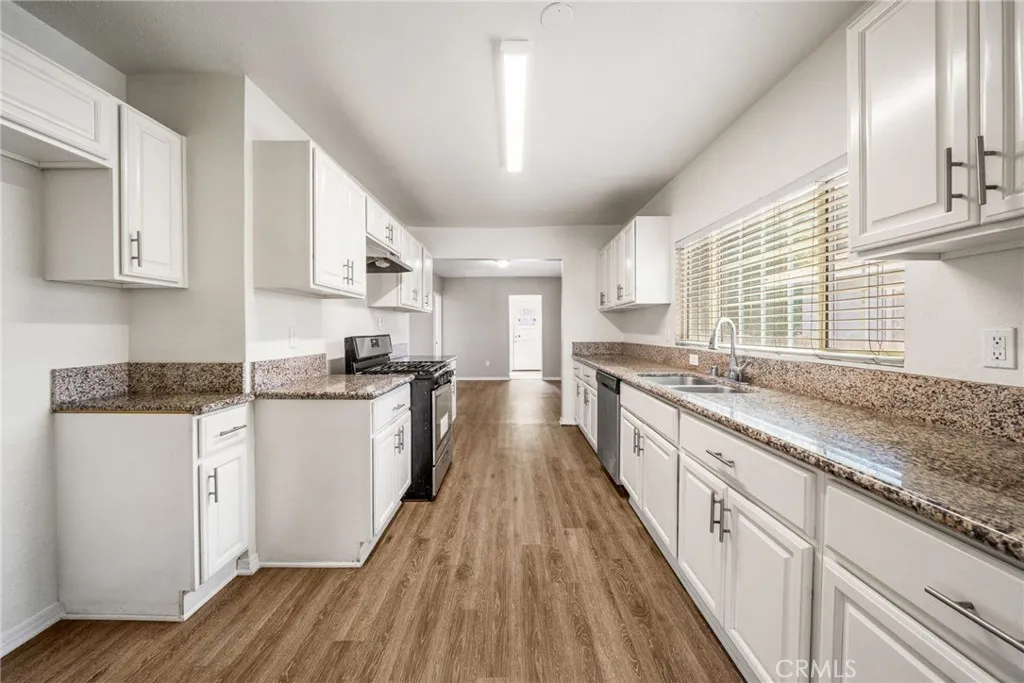 122 E 83rd Street, Los Angeles, California 90003 home-pic-8